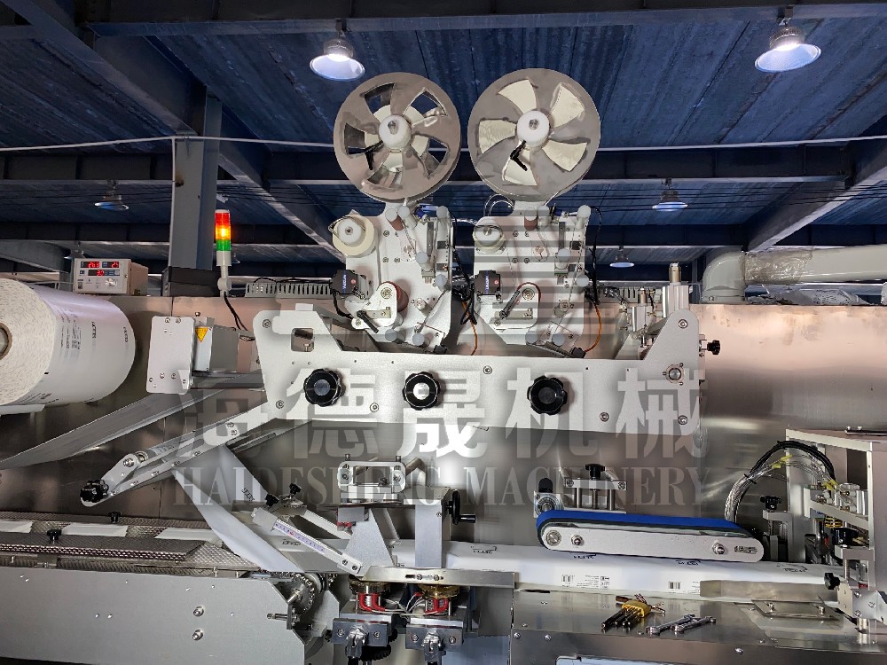 湿巾生产设备到底该怎么选择呢?一般人我不告诉他! 湿巾生产设备到底该怎么选择呢?一般人我不告诉他!