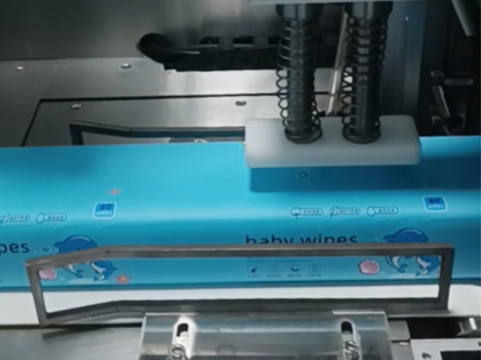 河北邢台6道全自动湿巾机生产现场